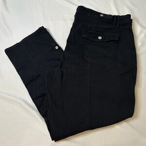 White House Black Market Mid Rise Straight‎ Crop